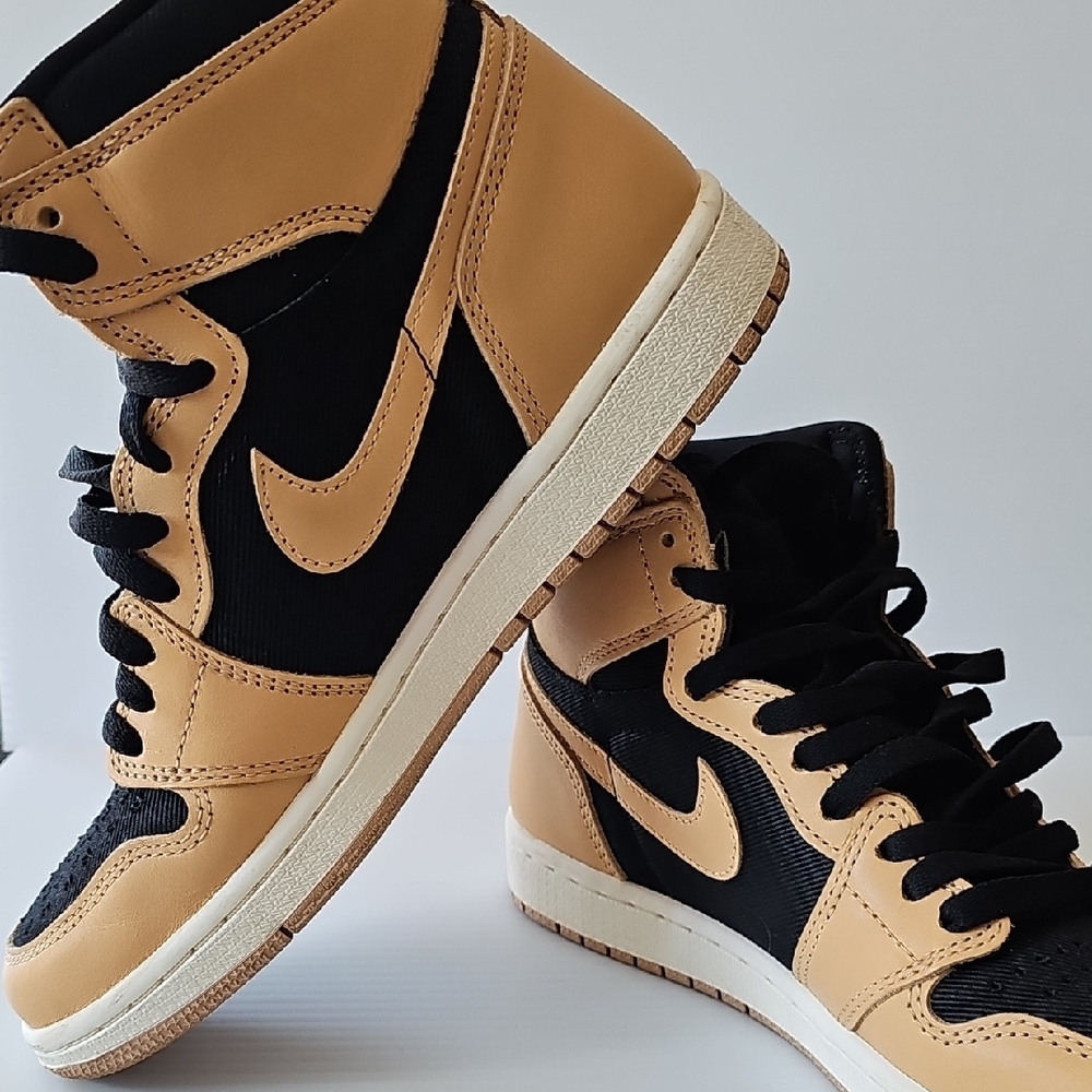 Men's Or Women's NIKE Black & Tan AIR Jordan 1 Retro High OG Sneakers